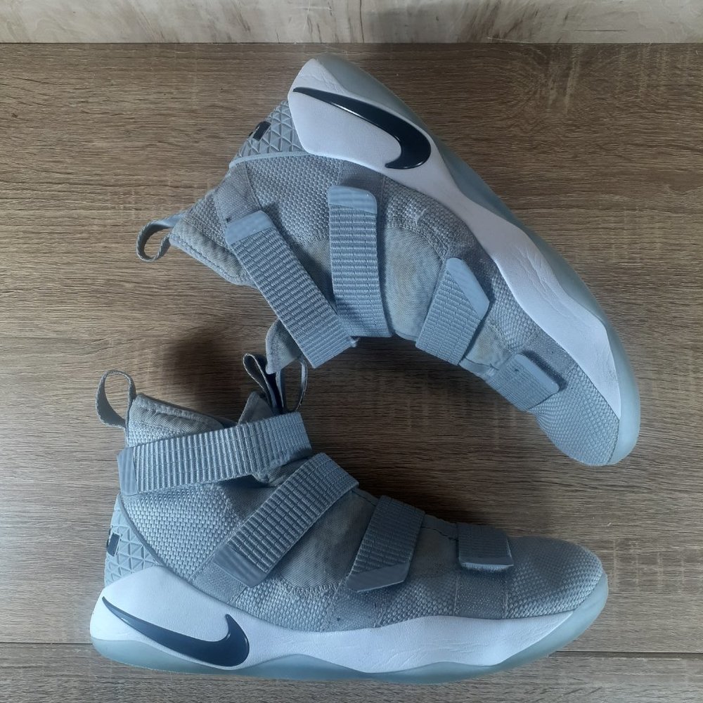 NIKE LEBRON JAMES ZOOM 943-155-002 SIZE 10.5 HIGH TOP SNEAKERS GREY - Picture 12 of 16